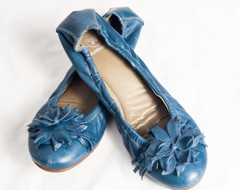 Vintage Y2K Ballerina Shoes in Blue Leather w Flower by Salamander 2000s Flat Shoes Real Leather 37