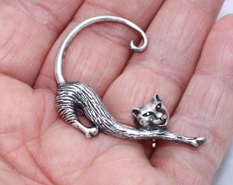 Vintage silver cat brooch