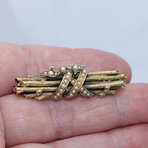 Antique 15ct gold bar brooch set with natural seed pearls, c1900