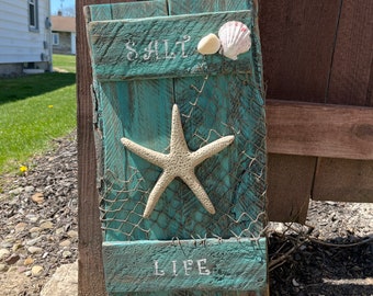 Decoración de pared con estrellas de mar de palé desgastadas: arte costero para casas de playa