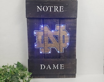 Placa de Notre Dame pintada a mano, decoración deportiva rústica, con iluminación LED.