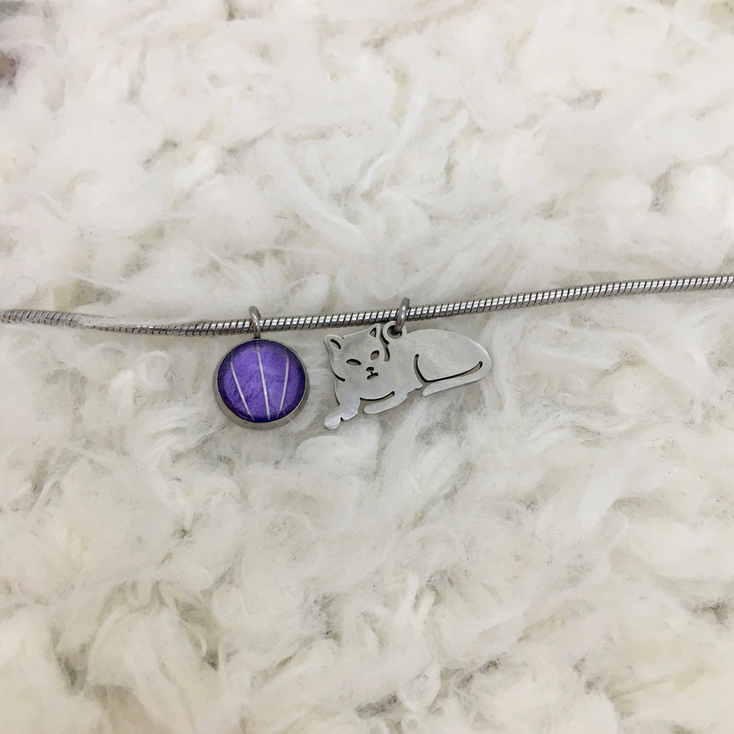 Bracelet Adorable En Acier Inoxydable Avec Charm Chaton Qui Joue - Neuf Avec étiquettes