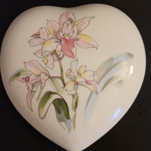 Porcelain Heart Shape Trinket Box with Lid/Floral Design/Japan/10 Murano Handblown Candies/Vintage