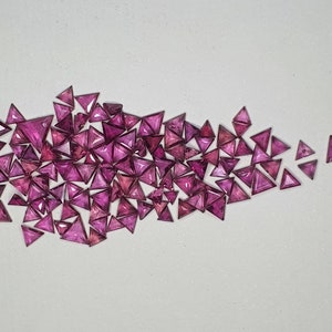 Triángulo de rubí natural, piedras talladas facetadas, triángulo de rubí, tamaño 2 mm 3 mm 4 mm 5 mm, joyería de regalo, anillos de rubí para el día de Pascua, pendientes, joya