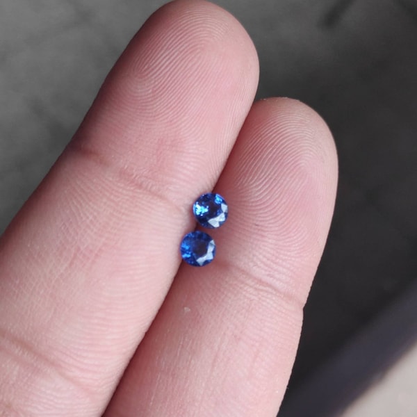 4mm Round Lab-Created Blue Sapphire - Royal Blue AAA Quality Single Stone (Heated)