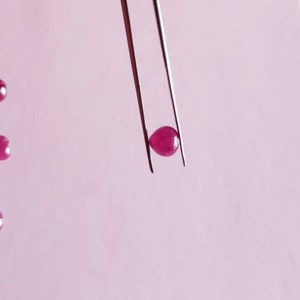 Cabujón suelto de rubí natural en forma de corazón de 4 mm, 5 mm, 6 mm, 7 mm y 8 mm. Tamaños: rojo, rosa, rubí en forma de corazón para anillos, pendientes y engaste de joyas. Pares de corazones.