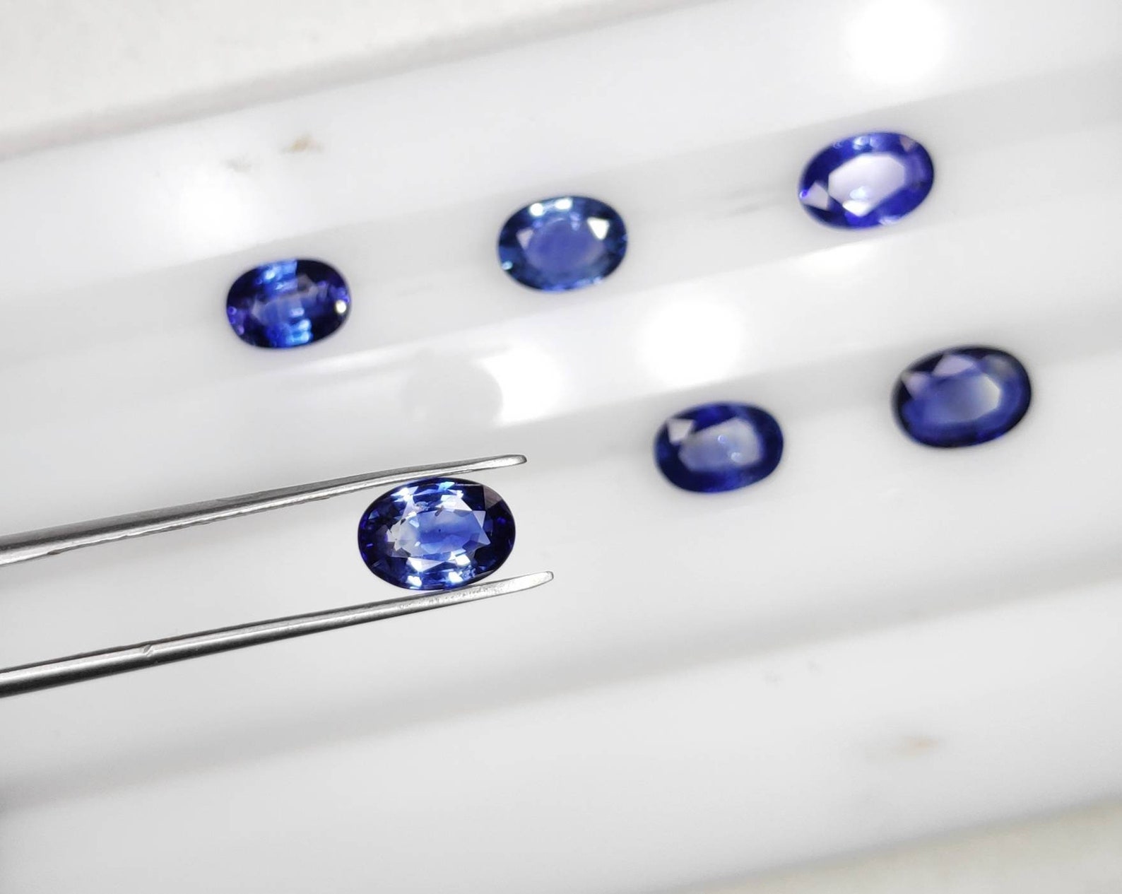 Lot De 6 Saphirs Verts/bleus D'Afrique - Taille 5.7 Mm à 7.7 Mm - Total 4.33 Carats - Traité Thermiquement