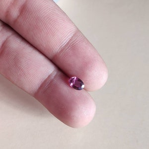 Natuurlijk robijn ovaal 6 x 4 mm, robijn ovaal 7 x 5 mm, 1 karaat robijn geslepen ovaal, robijn ring, sieraden robijn, roze robijn, robijn 6 x 4 mm