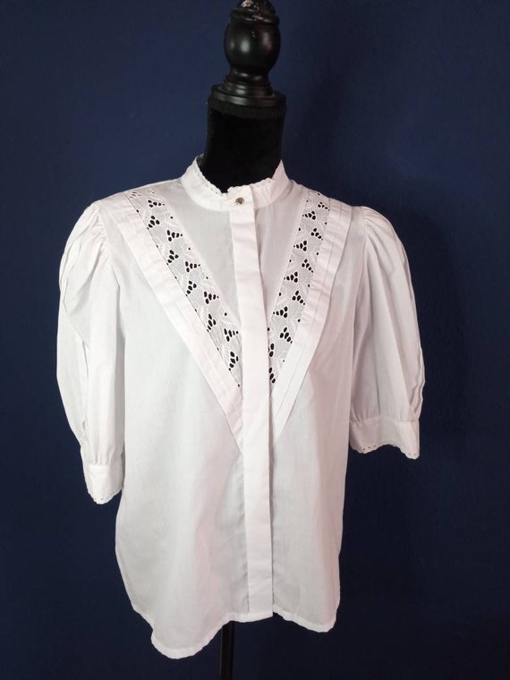 Vintage folklore blouse with elegant stand-up col… - image 2