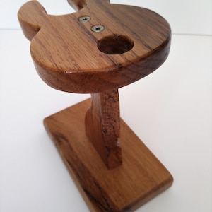 Handcrafted razor and shaving brush holder made from English Oak wood, for traditional wet shaving .