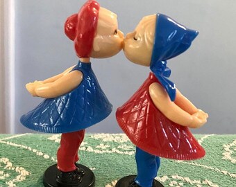 kissing dolls magnetic