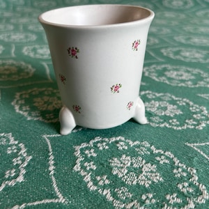 Floral ceramic pot on feet. flower vases. Pink white, pottery.mini. China. ornament.decorative kitchen. Candle holder .