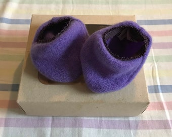 Baby cashmere booties. Newborn shoes. Slippers. Purple. Soft. 0-6m