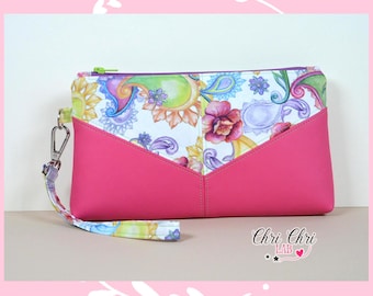 Wristlet with removable strap