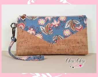 Wristlet with removable strap