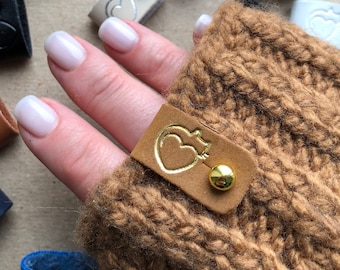 Faux leather custom personalized tags, handmade tags easy attached on screws, rivet tags, labels for knitting and crochet, tags with logo