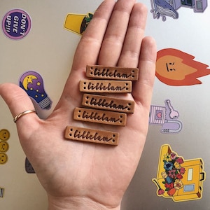 Etiquetas de cuero con logo, Etiquetas de cuero personalizadas, Etiquetas de ganchillo, Etiquetas para tejer, Etiquetas de marca rectangulares, Etiquetas personalizadas cosidas