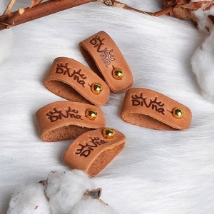 Etichette personalizzate in pelle marrone chiaro, etichette per rivetti, etichette per maglieria, nessuna etichetta di punto, etichette in pelle personalizzate, toppa in pelle con il mio logo, etichette per maglieria