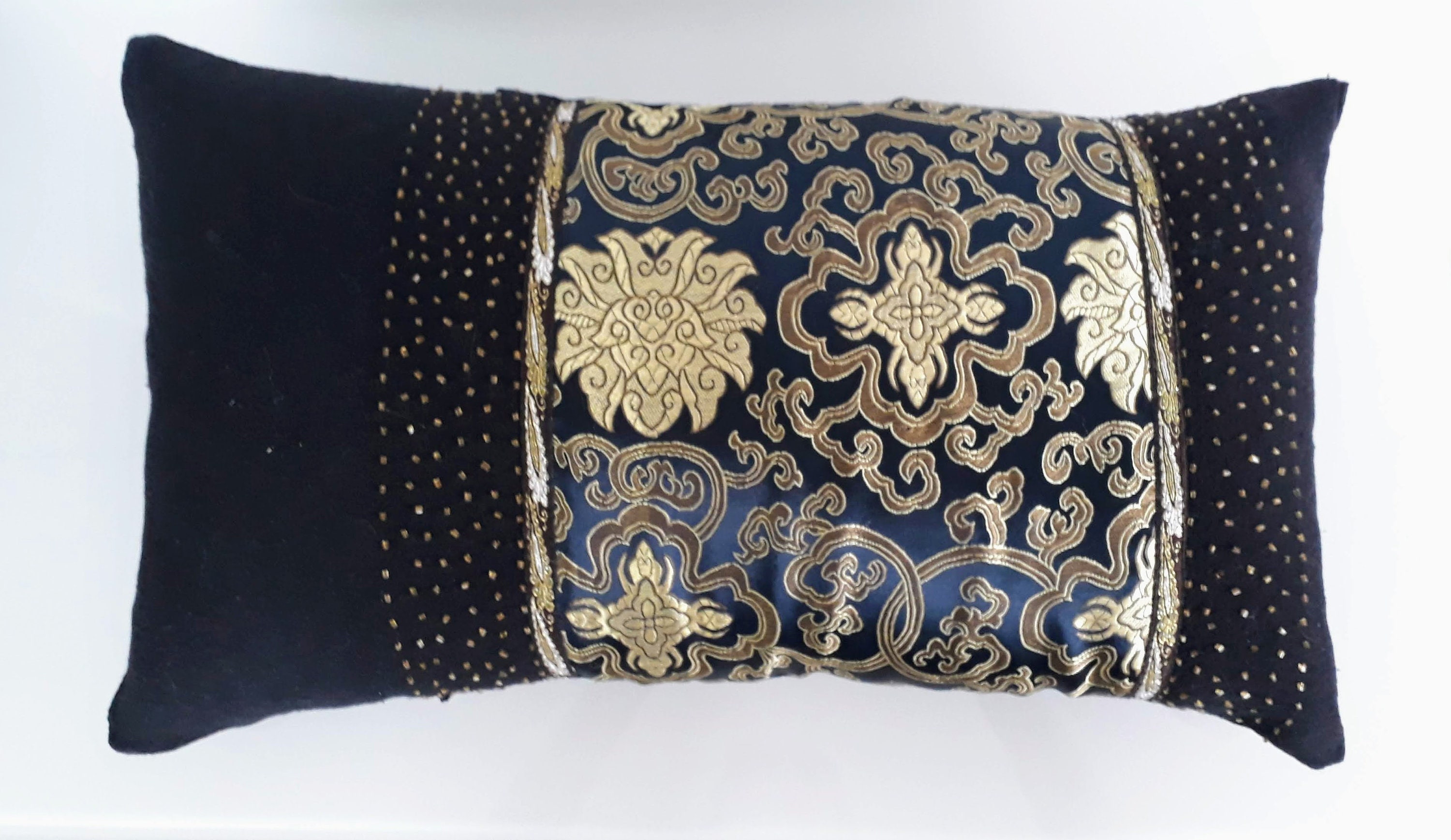 Housse de Coussin en Coton Épais et Doux Noir avec Motifs Fils Doré Argenté Perles @happylifebyeveb