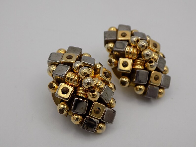 Pair of Clip earrings and beads Art Deco shape heart Vintage resin gift Paris Vintage. Vintage plated gold
