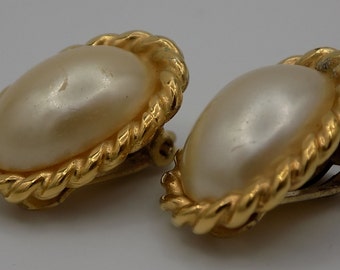 Clip Earrings, Vintage Jewelry, Gold Plated, Mother of Pearl, Art Deco, Vintage B O, Vintage Gift, Women's Jewelry, Women's Gift, Girls' Gift