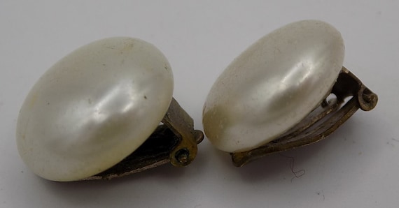 Boucles d'oreilles à clip Cougar des années 1950, or 14 carats En vente