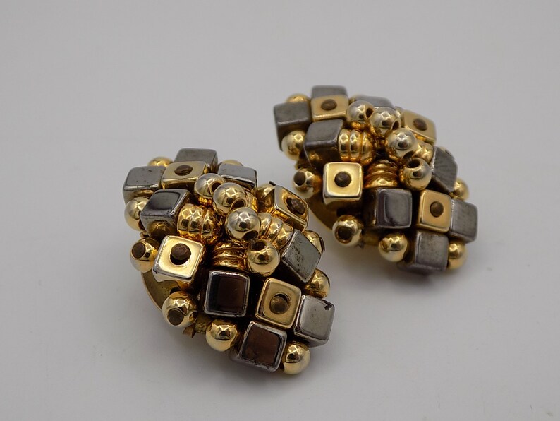 Pair of Clip earrings and beads Art Deco shape heart Vintage resin gift Paris Vintage. Vintage plated gold