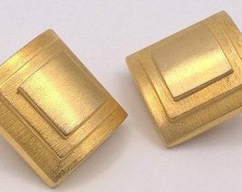 Boucles d'oreilles,HELENA RUBINSTEIN,en métal doré,forme carré,bijoux vintage,bijoux haute couture,bijoux femme,cadeau femme,cadeau vintage