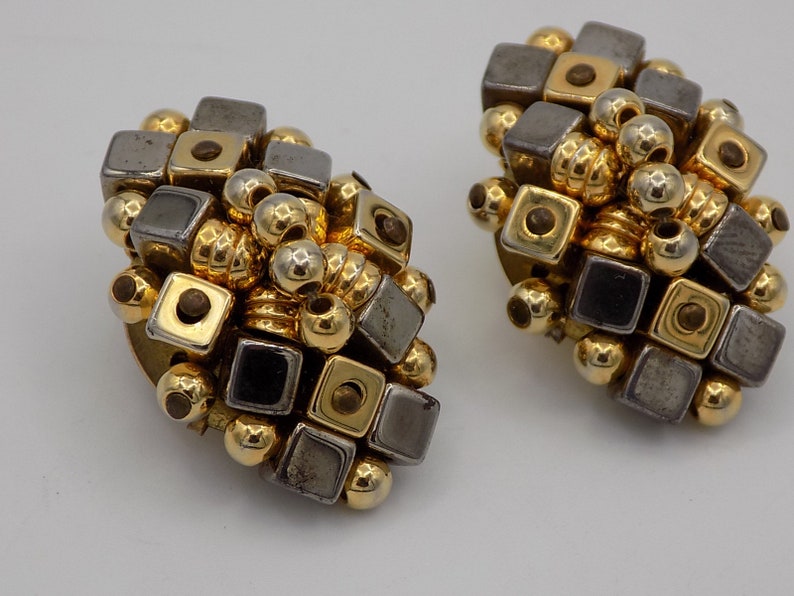 Pair of Clip earrings and beads Art Deco shape heart Vintage resin gift Paris Vintage. Vintage plated gold