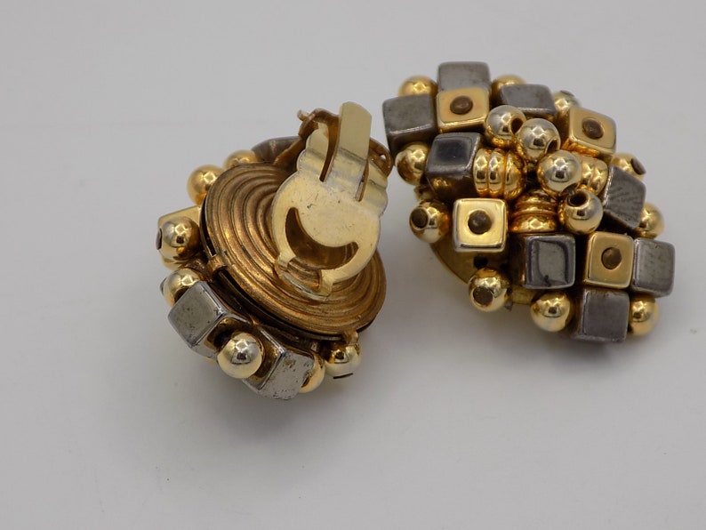 Pair of Clip earrings and beads Art Deco shape heart Vintage resin gift Paris Vintage. Vintage plated gold