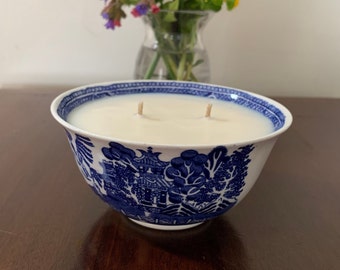 Wedgwood & Co, England vintage c1935 sugar bowl in blue and white Willow pattern with lavender palma rosa ylang ylang scented soy wax candle