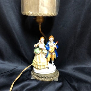 Colonial Figural Man & Lady Vintage Table Lamp