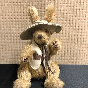 TY Beanie Baby Hogan The Kangaroo  2000