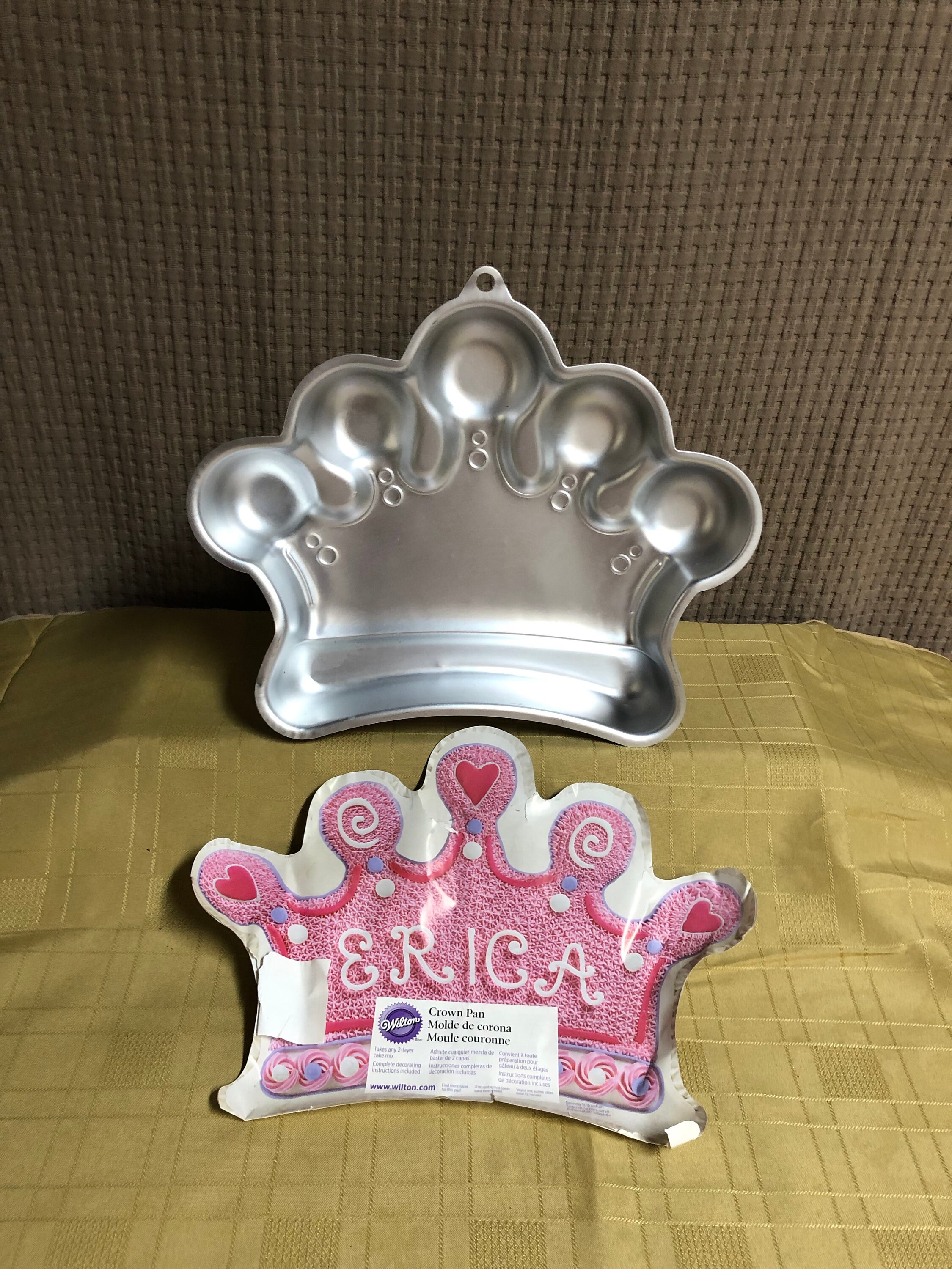 Crown cake pan discount