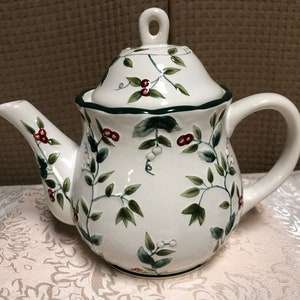 Pfaltzgraff Holiday Tea/Coffee Pot