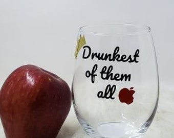Snow White 20 Ounce Wine Tumbler, Disney Lover Stemless Wine Glass, Disney Vacation Wine Tumbler, Whimsical Wine Glass