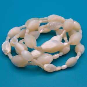 Vintage 1930s Natural Mother of Pearl Graduated Bead necklace Beautiful . Unique.Rare. Collectible.