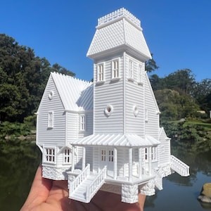 Small Miniature White N-Scale Beetlejuice Maitland House Victorian Mansion Built Assembled
