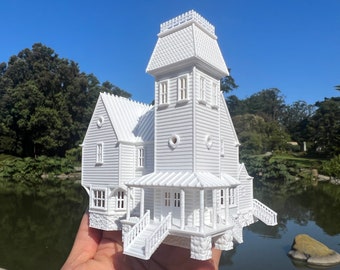 Small Miniature White N-Scale Beetlejuice Maitland House Victorian Mansion Built Assembled