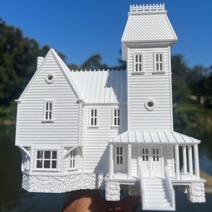 Miniature White HO-Scale Beetlejuice Maitland House Victorian Mansion Built Assembled
