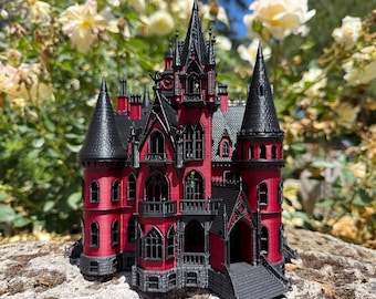 Mansión gótica carmesí en miniatura a escala HO - Modelo detallado de castillo rojo y negro preensamblado de Gold Rush Bay