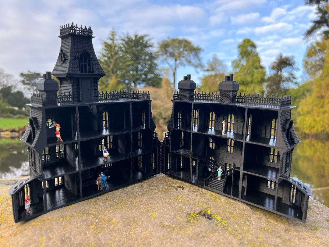 Opening Miniature #37 Black Ho-scale Addams House Victorian
