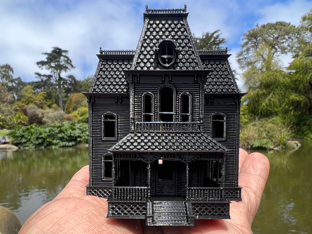 Small Psycho N-scale 1/160 Miniature Victorian Collection #40