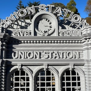 Miniature HO-Scale Union Train Station 1:87 Gray