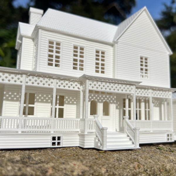 Miniature Opening White HO-Scale Lorelai House plus Garage Victorian Mansion Built Assembled w/ Hinge Stars Hollow