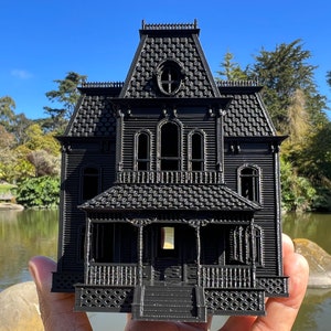 Miniature Victorian Collection #40 - Black Psycho Bates Motel House 1/87 HO Scale w/Hinge