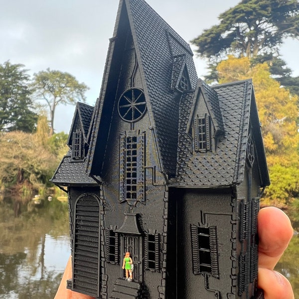 Miniature Black N-Scale Gru Villain House Gothic Victorian Minion Mansion Built Assembled