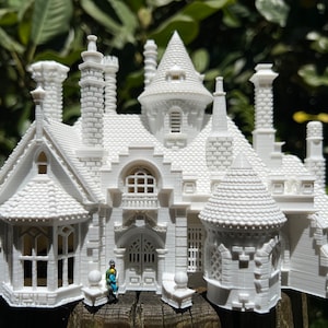 Miniature HO-Scale English Manor Tudor Hall Castle White 1:87 Model by GoldRushBay
