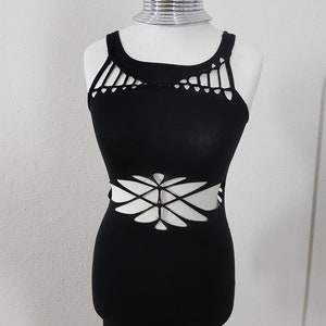 XS-XL top tanktop schwarz cutouts cut out goa pixie psy burning gogo schnürung trance muster geknüpft woven slit festival party