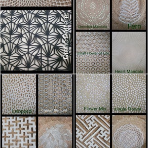 Pu&ograve; includere: Un collage di 12 diversi design di mandala, ognuno con un motivo e un nome unici. I design includono Pavone, Mandala a punti, Sirena/Pelle di pesce, Mandala all'uncinetto, Felce, Piccola Fiore della vita, Mandala del cuore, Leopardo, Cristallo/Diamante, Mix di fiori, Fiore singolo, Croce/Svastica, Foglia d'autunno, Labirinto Sayagata, Fiore della vita Mandala, Foglie della giungla, Mandala a bolle, Grande Fiore della vita e Spirale batik.